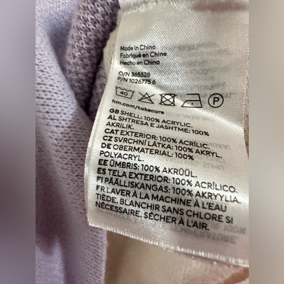 LADIES WHITE SWEATER WITH DK PURPLE DESIGNS & LT PURPLE FLOWER - Picture 2 of 2